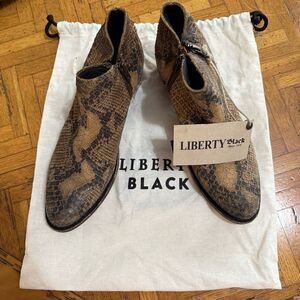 LIBERTY BLACK Inara Fileteado
Boots